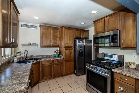 Kitchen - 285 E 26 St, Yuma, AZ 85364 photo 7 of 7