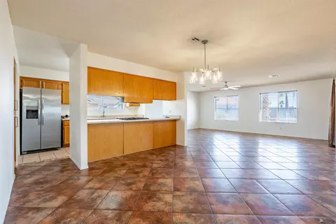Living - 11255 E 27 St, Yuma, AZ 85367 photo 5 of 8