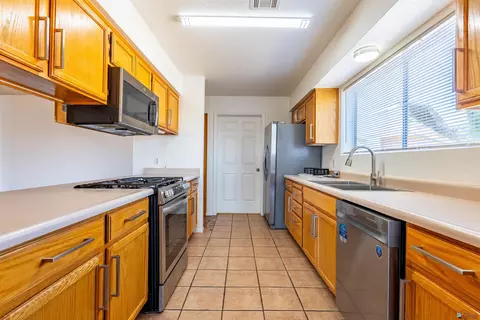 Kitchen - 11255 E 27 St, Yuma, AZ 85367 photo 2 of 2