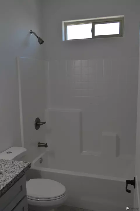 Bath - 13131 E 54 Dr, Yuma, AZ 85367 photo 3 of 4