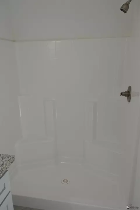 Bath - 13131 E 54 Dr, Yuma, AZ 85367 photo 2 of 4