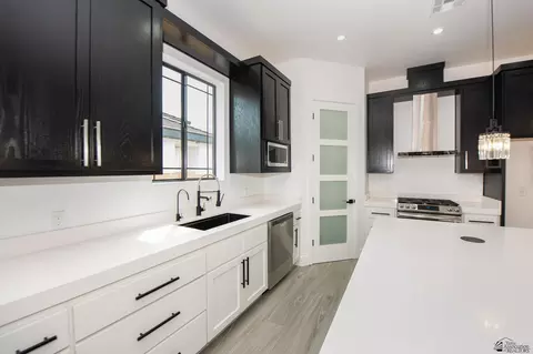 Kitchen - 7948 E 34 Ln, Yuma, AZ 85365 photo 5 of 8