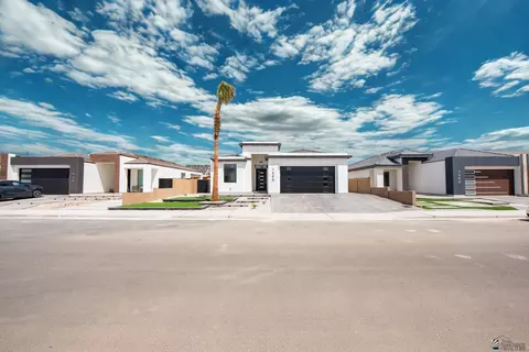 Exterior - 7948 E 34 Ln, Yuma, AZ 85365 photo 2 of 10