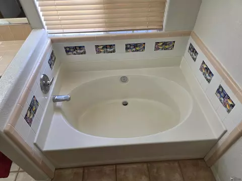 Bath - 7794 E Topeka Pl, Yuma, AZ 85365 photo 2 of 6