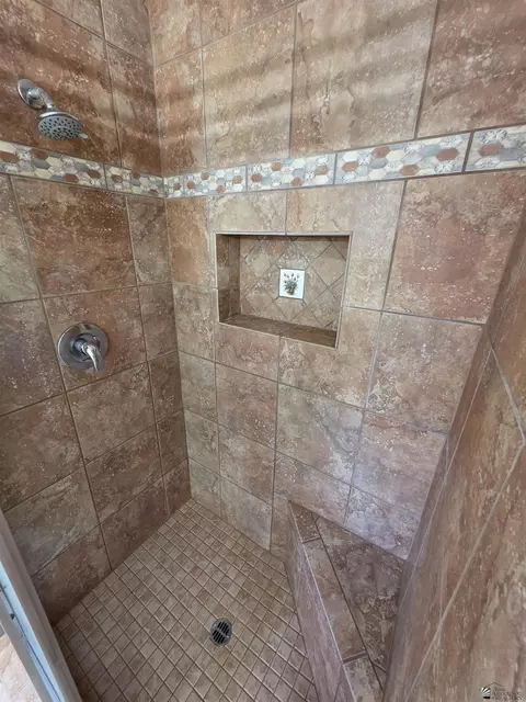 Bath - 7794 E Topeka Pl, Yuma, AZ 85365 photo 3 of 6