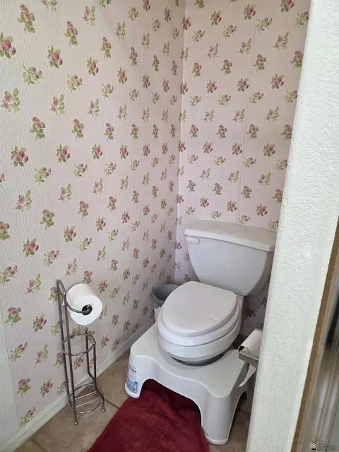 Bath - 7794 E Topeka Pl, Yuma, AZ 85365 photo 4 of 6