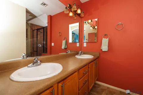 Bath - 7631 E 25 Pl, Yuma, AZ 85365 photo 2 of 3
