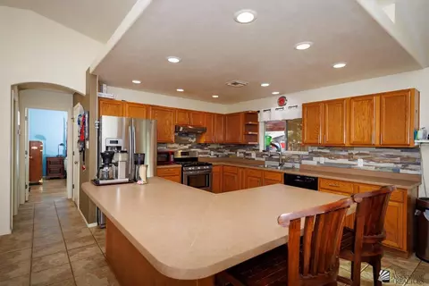 Kitchen - 7631 E 25 Pl, Yuma, AZ 85365 photo 3 of 3