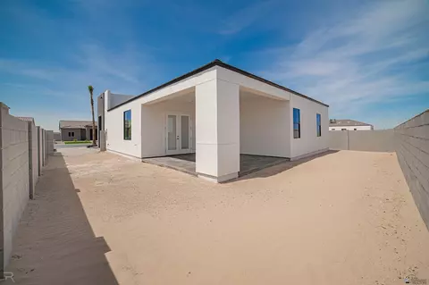 Exterior - 10652 E 45 Pl, Yuma, AZ 85367 photo 5 of 10