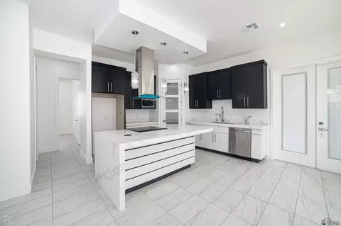 Kitchen - 10652 E 45 Pl, Yuma, AZ 85367 photo 2 of 4