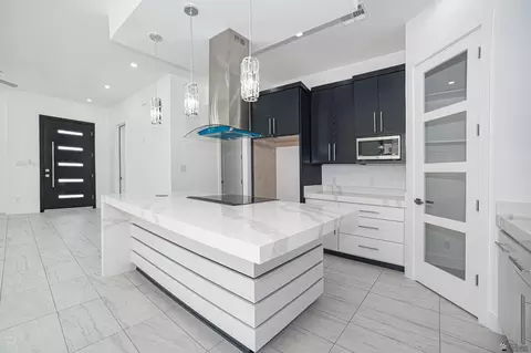 Kitchen - 10652 E 45 Pl, Yuma, AZ 85367 photo 3 of 4