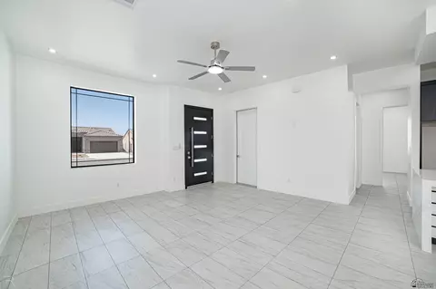 Living - 10652 E 45 Pl, Yuma, AZ 85367 photo 2 of 2