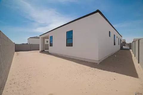 Exterior - 10652 E 45 Pl, Yuma, AZ 85367 photo 4 of 10