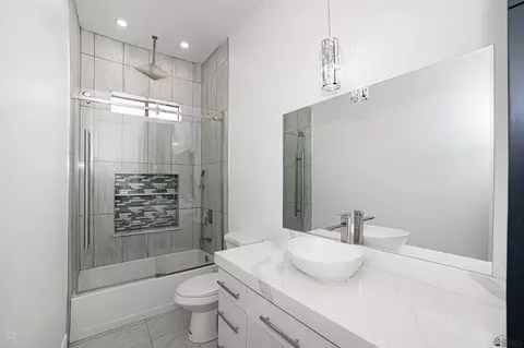 Bath - 10652 E 45 Pl, Yuma, AZ 85367 photo 1 of 5
