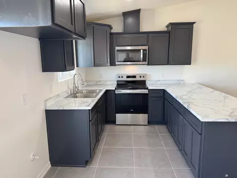 Kitchen - 3744 E Santa Palmira St, San Luis, AZ 85336 photo 4 of 6