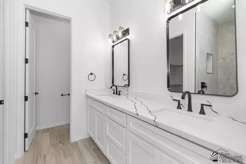Bath - 7882 E 35 Pl, Yuma, AZ 85365 photo 2 of 3