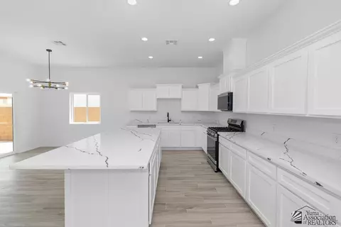 Kitchen - 7882 E 35 Pl, Yuma, AZ 85365 photo 2 of 5