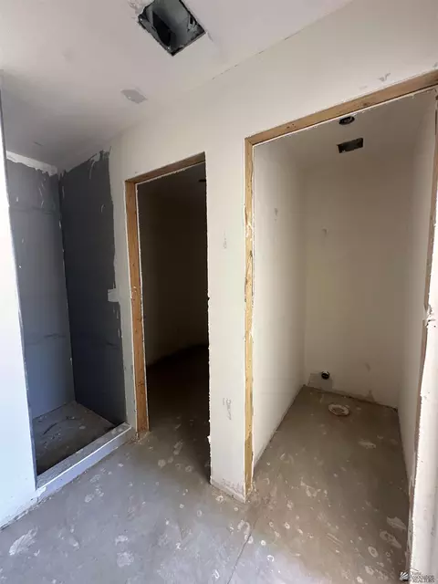 Bath - 10811 E 45 Pl, Yuma, AZ 85367 photo 3 of 3