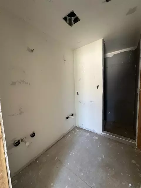 Bath - 10811 E 45 Pl, Yuma, AZ 85367 photo 2 of 3