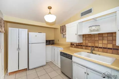 Kitchen - 123 E 25 Pl, Yuma, AZ 85364 photo 3 of 3