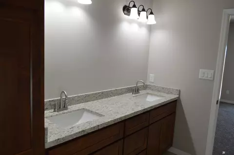Bath - 13134 E 54 Dr, Yuma, AZ 85367 photo 3 of 4