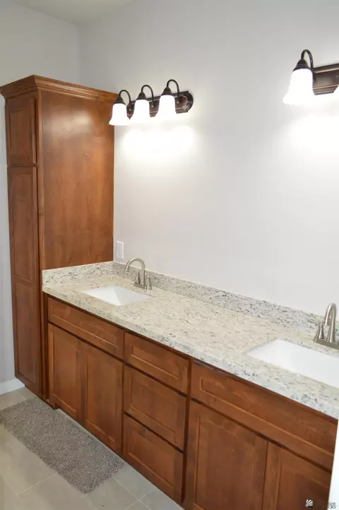 Bath - 13134 E 54 Dr, Yuma, AZ 85367 photo 2 of 4