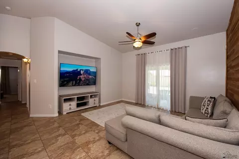 Living - 11660 E 36 St, Yuma, AZ 85367 photo 1 of 2