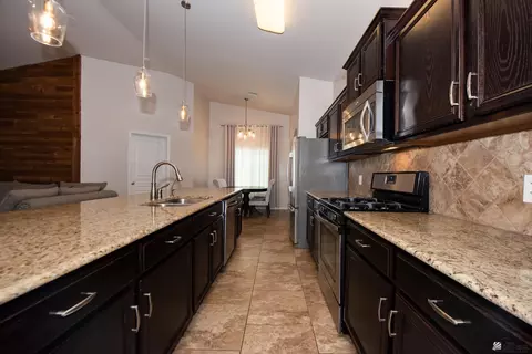 Kitchen - 11660 E 36 St, Yuma, AZ 85367 photo 2 of 3