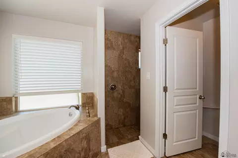 Bath - 11660 E 36 St, Yuma, AZ 85367 photo 1 of 3