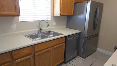 Kitchen - 2873 S 28 Dr, Yuma, AZ 85364 photo 4 of 4