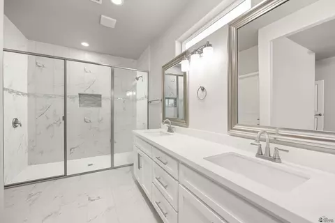 Bath - 7967 E 35 Pl, Yuma, AZ 85365 photo 1 of 5