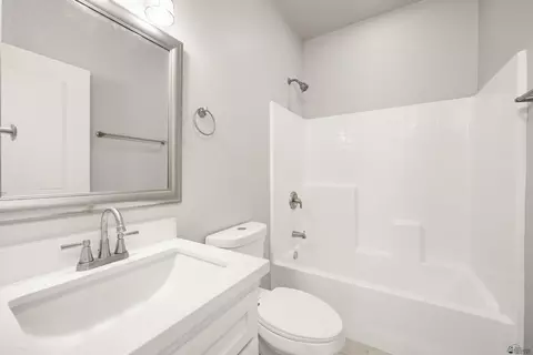Bath - 7967 E 35 Pl, Yuma, AZ 85365 photo 4 of 5