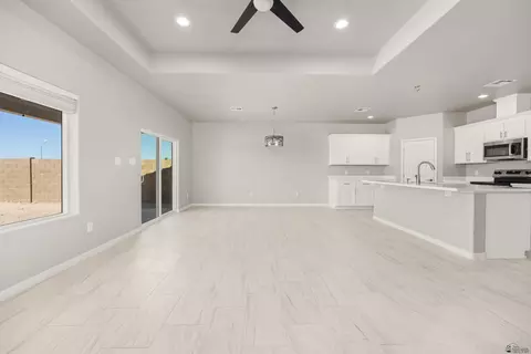 Living - 7967 E 35 Pl, Yuma, AZ 85365 photo 2 of 4