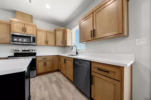 Kitchen - 10792 E 45 Ln, Yuma, AZ 85367 photo 4 of 4