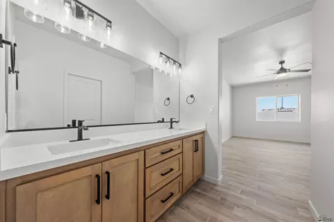 Bath - 10792 E 45 Ln, Yuma, AZ 85367 photo 4 of 5