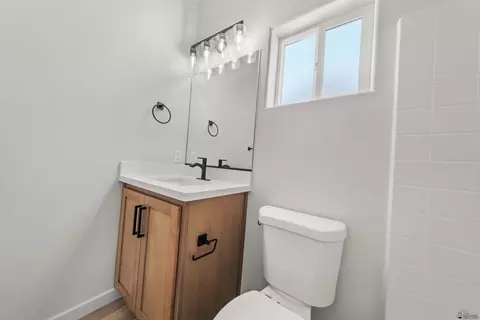 Bath - 10792 E 45 Ln, Yuma, AZ 85367 photo 2 of 5