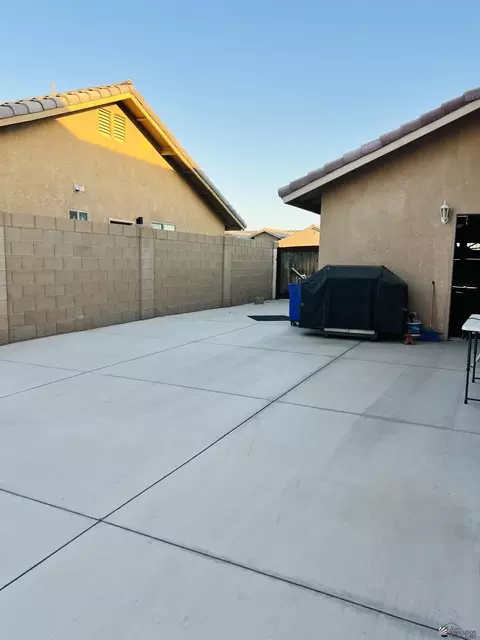 Exterior - 6332 E 46 Pl, Yuma, AZ 85365 photo 10 of 15