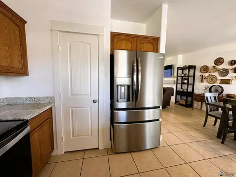 Kitchen - 14538 E 52 St, Yuma, AZ 85367 photo 2 of 3