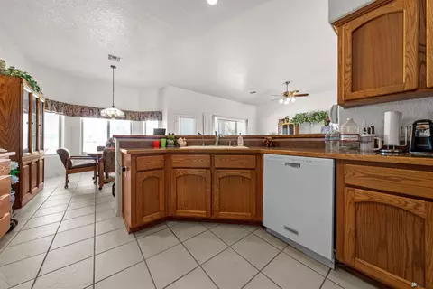 Kitchen - 14484 E 55 Ln, Yuma, AZ 85367 photo 2 of 3