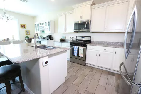 Kitchen - 6015 E Morning Ln, Yuma, AZ 85365 photo 2 of 4