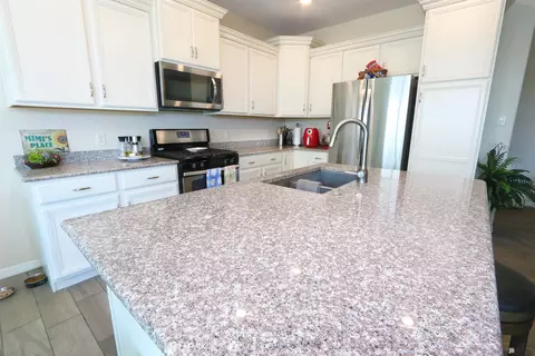 Kitchen - 6015 E Morning Ln, Yuma, AZ 85365 photo 3 of 4
