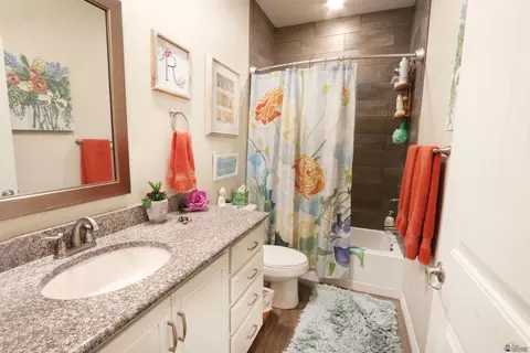 Bath - 6015 E Morning Ln, Yuma, AZ 85365 photo 2 of 2