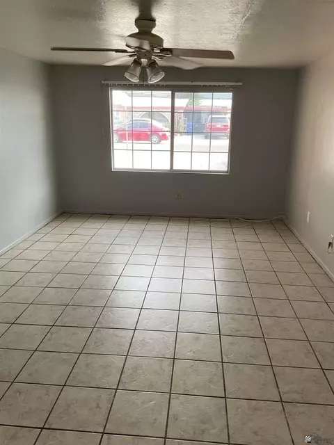 Living - 1314 E 24 Pl, Yuma, AZ 85365 photo 2 of 3