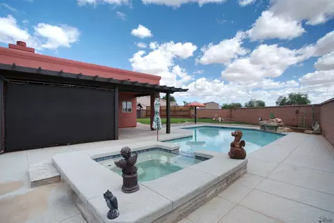 Exterior - 8021 E 35 Pl, Yuma, AZ 85365 photo 3 of 8
