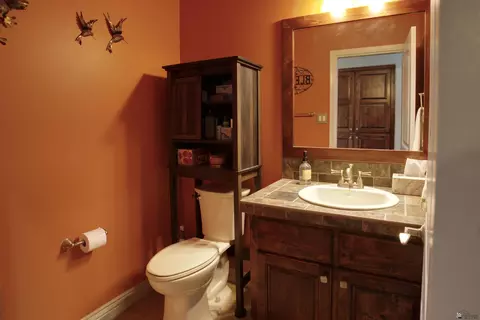 Bath - 8021 E 35 Pl, Yuma, AZ 85365 photo 1 of 2