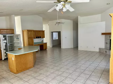 Living - 13411 E 37 Pl, Yuma, AZ 85367 photo 3 of 3