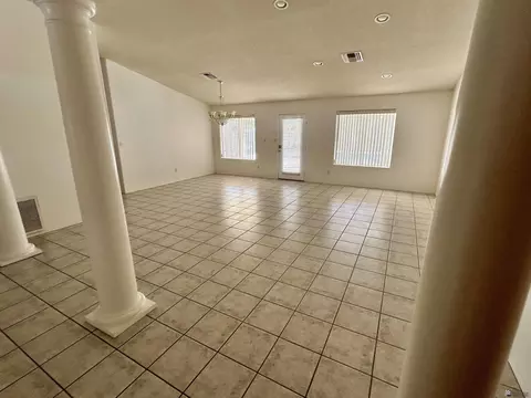 Living - 13411 E 37 Pl, Yuma, AZ 85367 photo 2 of 3