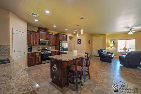 Kitchen - 10200 E 39 St, Yuma, AZ 85367 photo 2 of 4