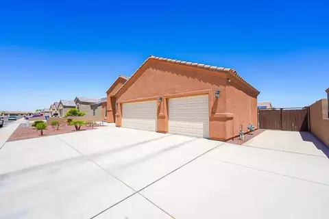 Exterior - 10200 E 39 St, Yuma, AZ 85367 photo 5 of 12