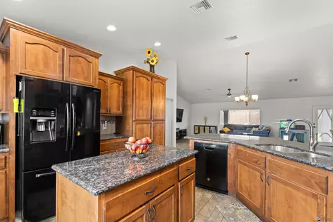 Kitchen - 5978 E 39 St, Yuma, AZ 85365 photo 2 of 3